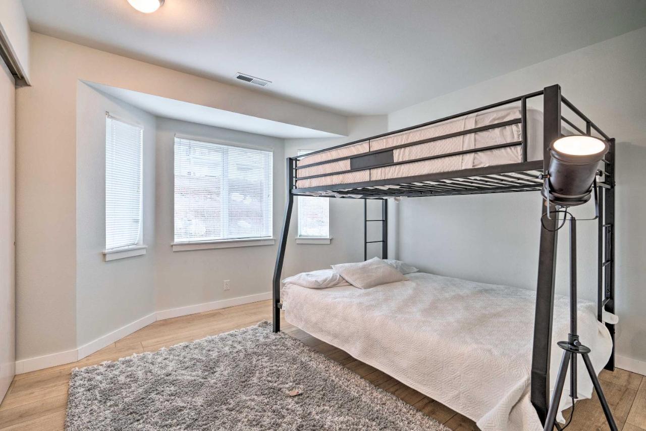 Chic Chelan Condo With Balcony, Walk To Lake And Dtwn! Kültér fotó