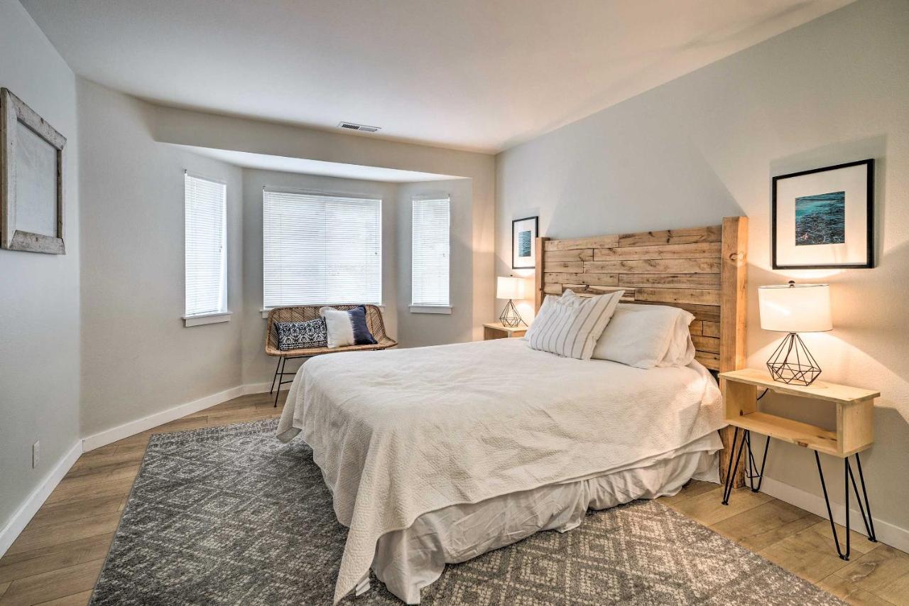 Chic Chelan Condo With Balcony, Walk To Lake And Dtwn! Kültér fotó